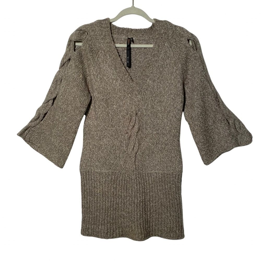 Renee C. V-Neck Bell 3/4 Sleeves Die Cut Cable Knit Stitched Tan/Beige Sweater M